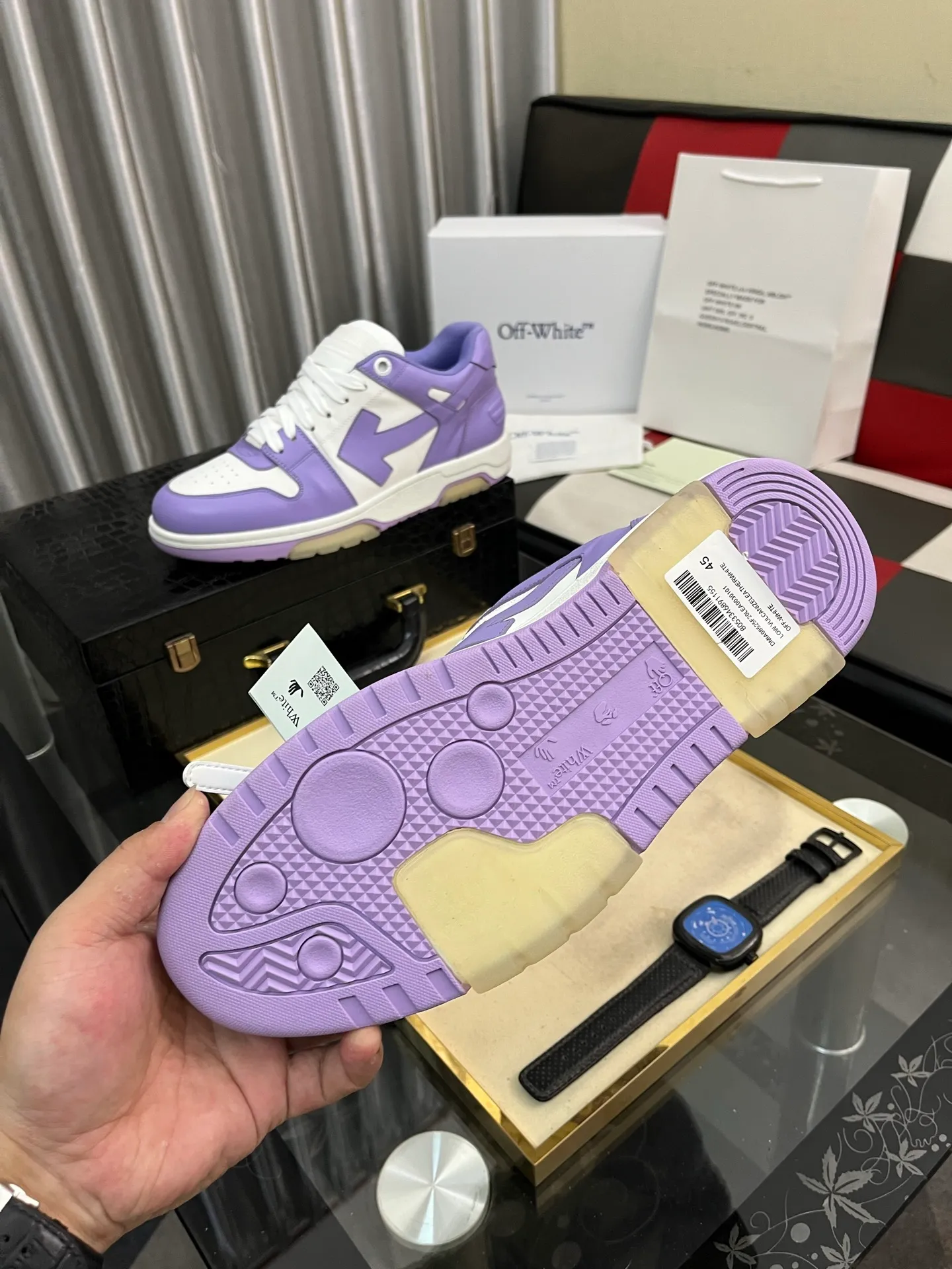 Men's shoes 💰600⌚️⌚️ OFF-White C/O VirGil Abloh fashionable and versatile casual shoes. Exclusive first release of the new model. Made of environmentally friendly cowhide leather and mesh fabric upper material. The insole is embedded with foam cushioning EVA material. The correct midsole is equipped with EVA lightweight cushioning. External tooth nail rubber outsole. The correct accessories can be customized simultaneously. Women's model: 35-40 Men's model: 39-45